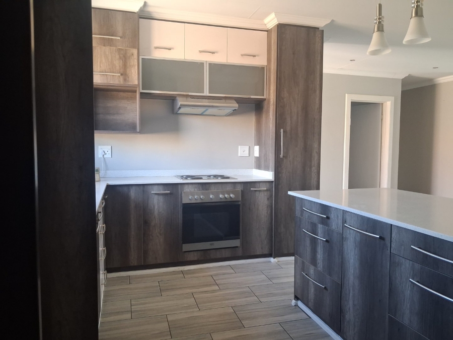 To Let 3 Bedroom Property for Rent in Hillside Free State